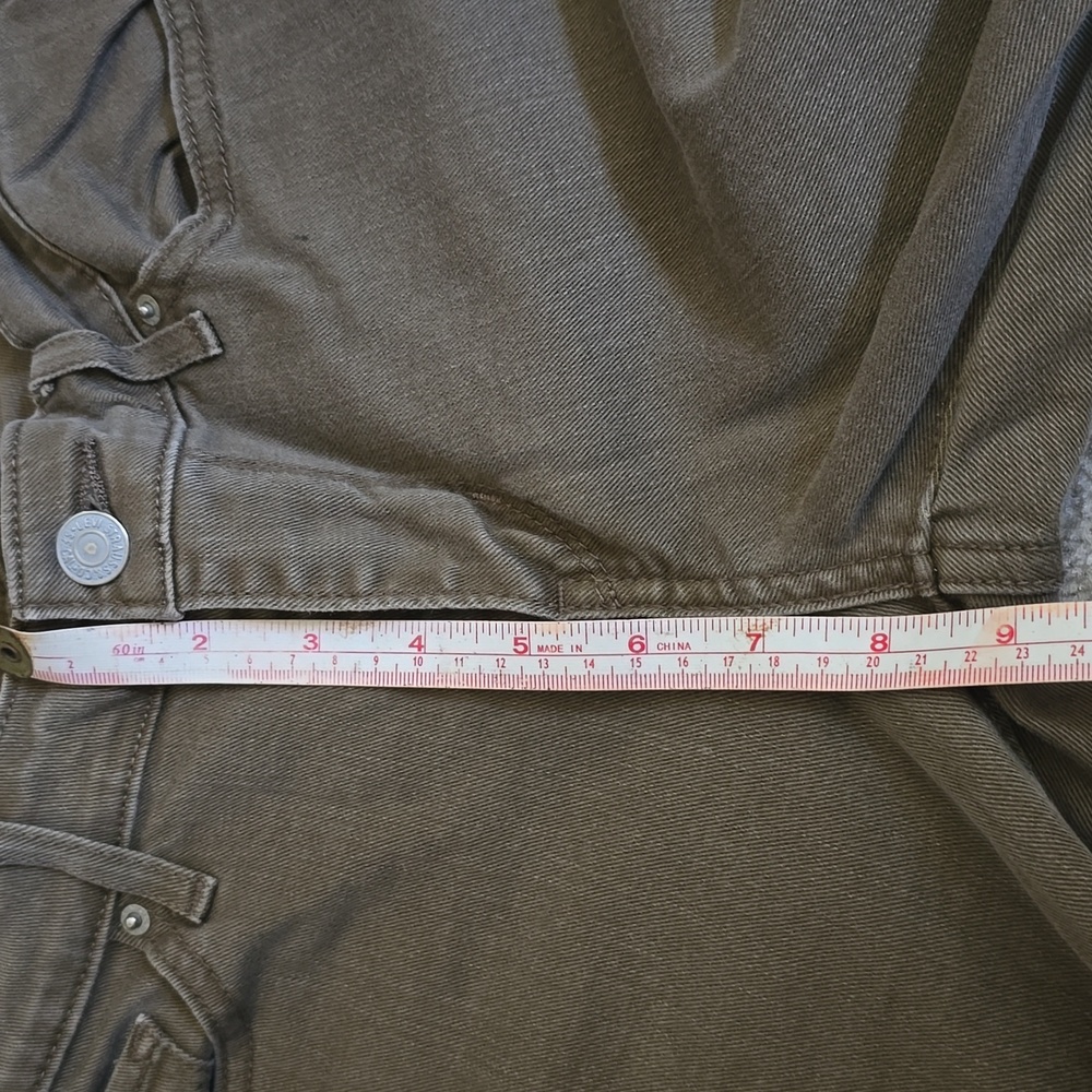 Levi's skinny Jeans size 29, olive color pre-owned - Picture 10 of 12